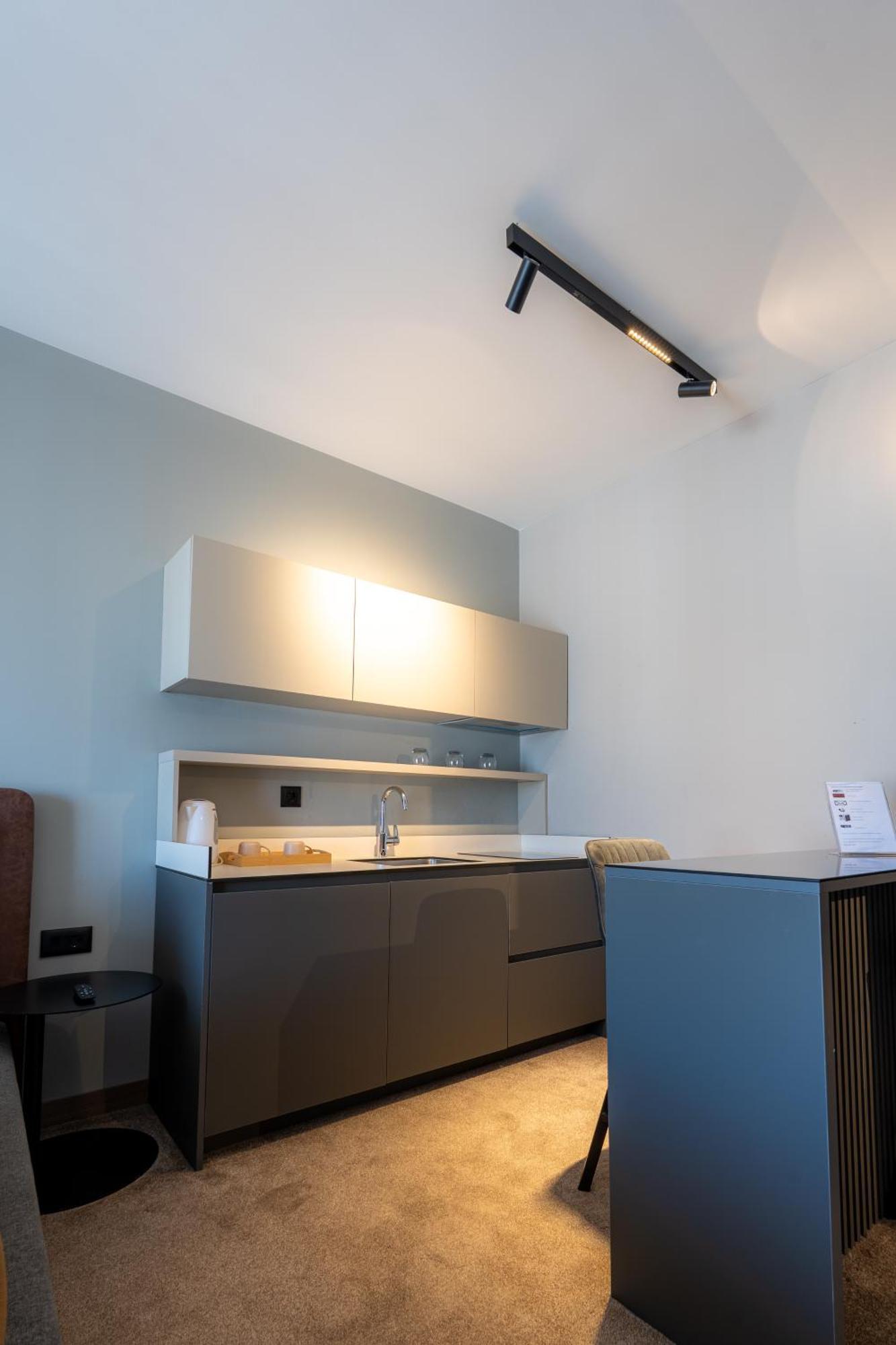 Downtown Apartments Приштина Экстерьер фото