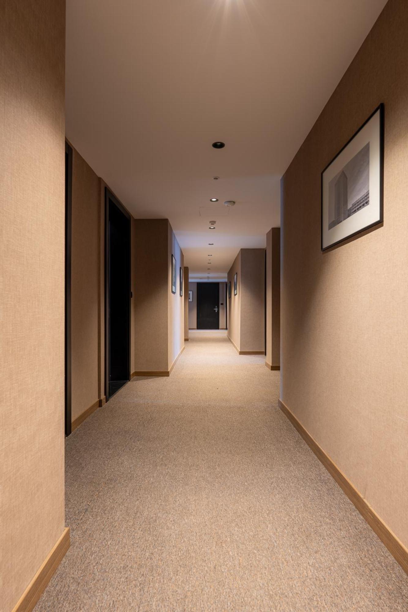 Downtown Apartments Приштина Экстерьер фото