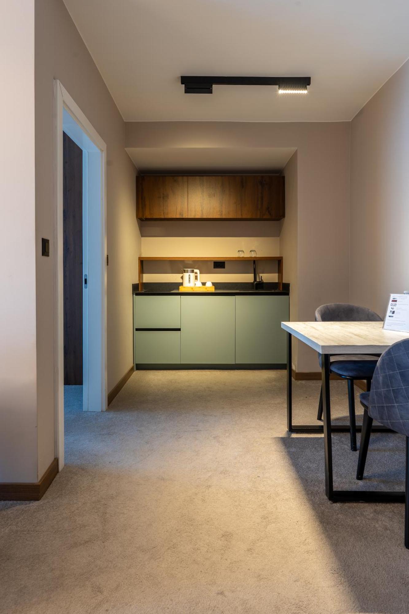Downtown Apartments Приштина Экстерьер фото