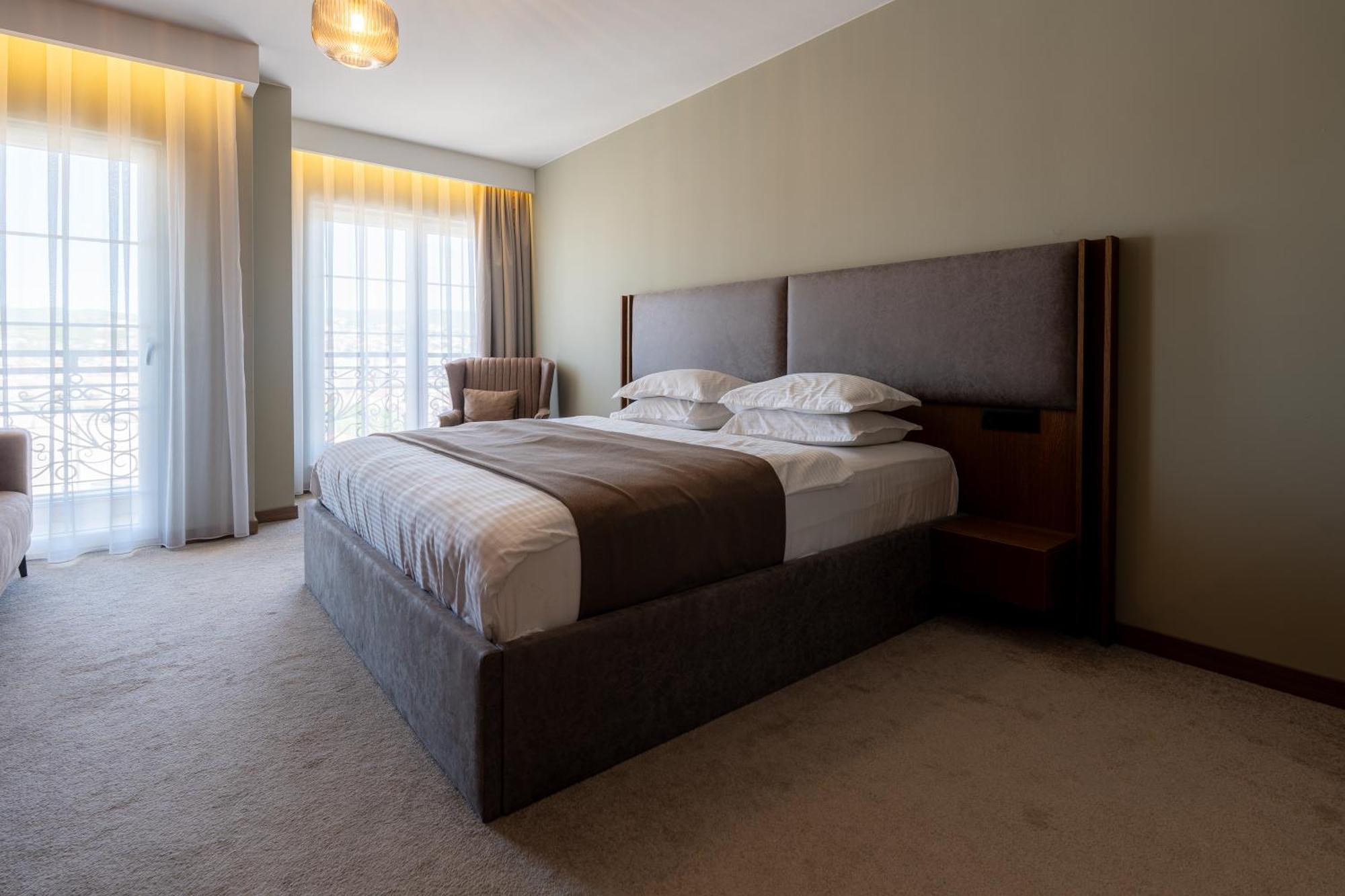 Downtown Apartments Приштина Экстерьер фото