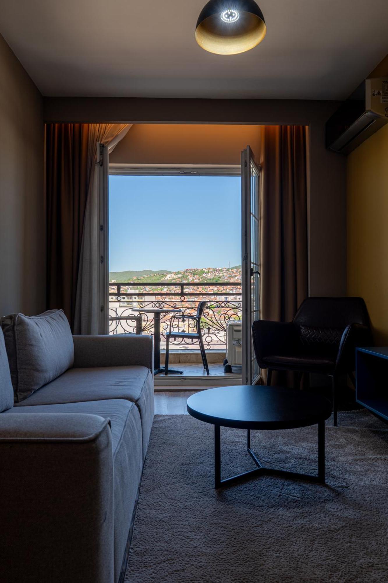 Downtown Apartments Приштина Экстерьер фото