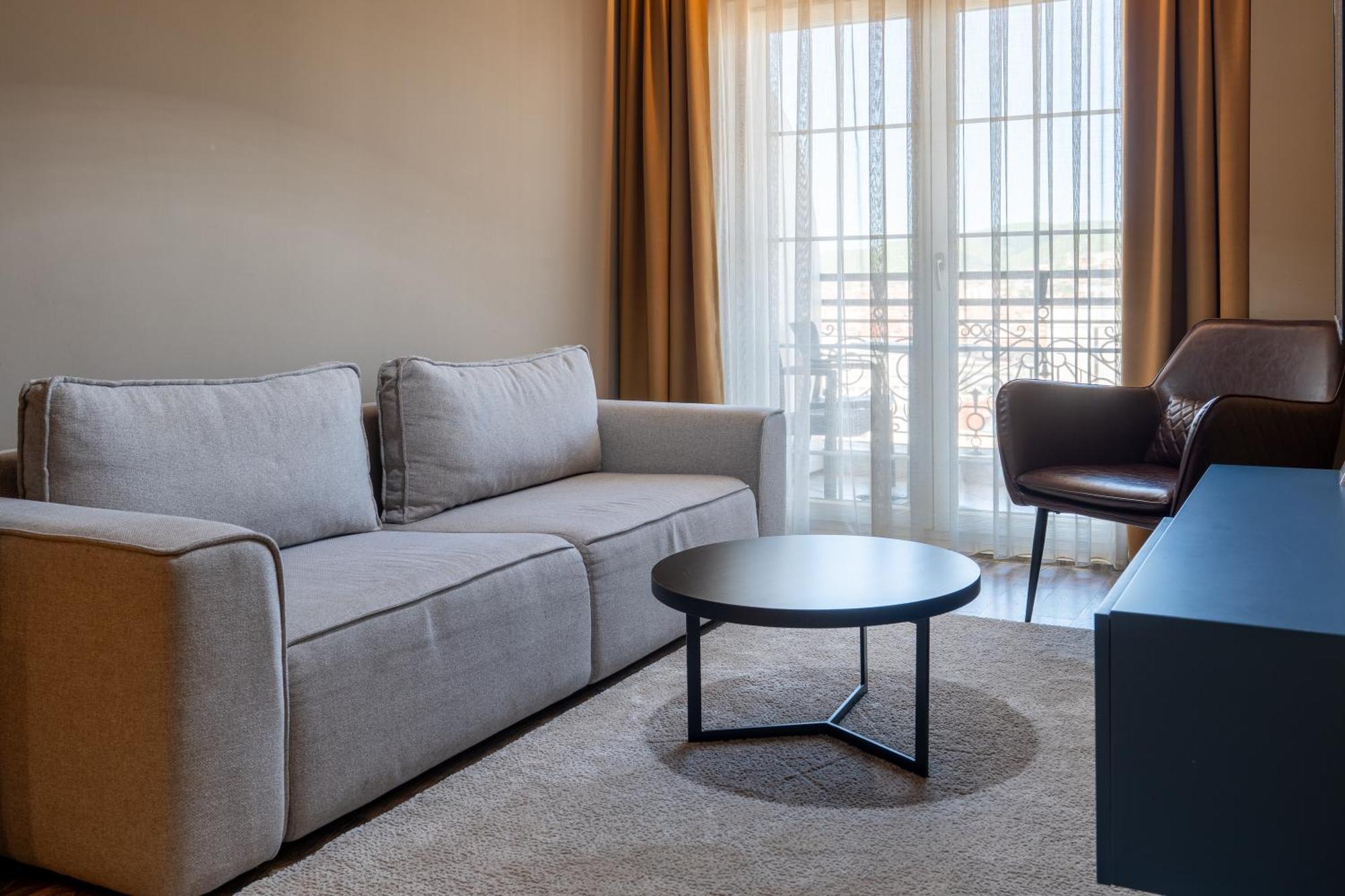 Downtown Apartments Приштина Экстерьер фото
